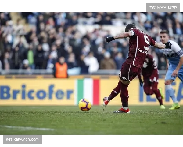都灵双前锋交叉跑动撕扯防线 传统442平行站位保留意式风格 都灵双前锋交叉跑动撕扯防线 传统442平行站位保留意式风格
